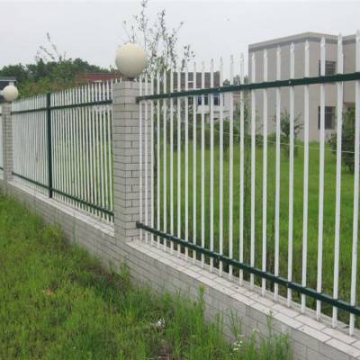 鋅鋼護欄的應用與優勢 從新農村到市政建設的多功能防護設施